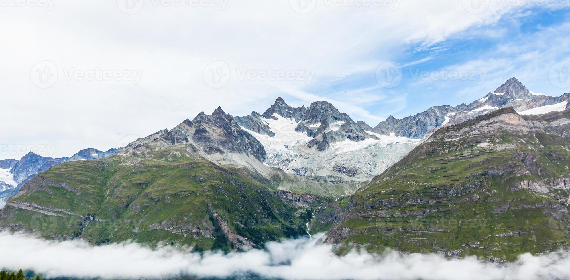 nature étonnante de la suisse dans les alpes suisses - photographie de voyage photo