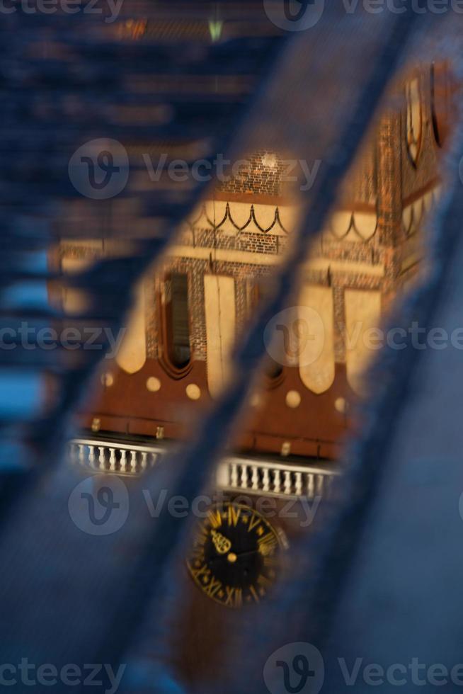 vue sur le centre-ville de riga par une matinée ensoleillée photo