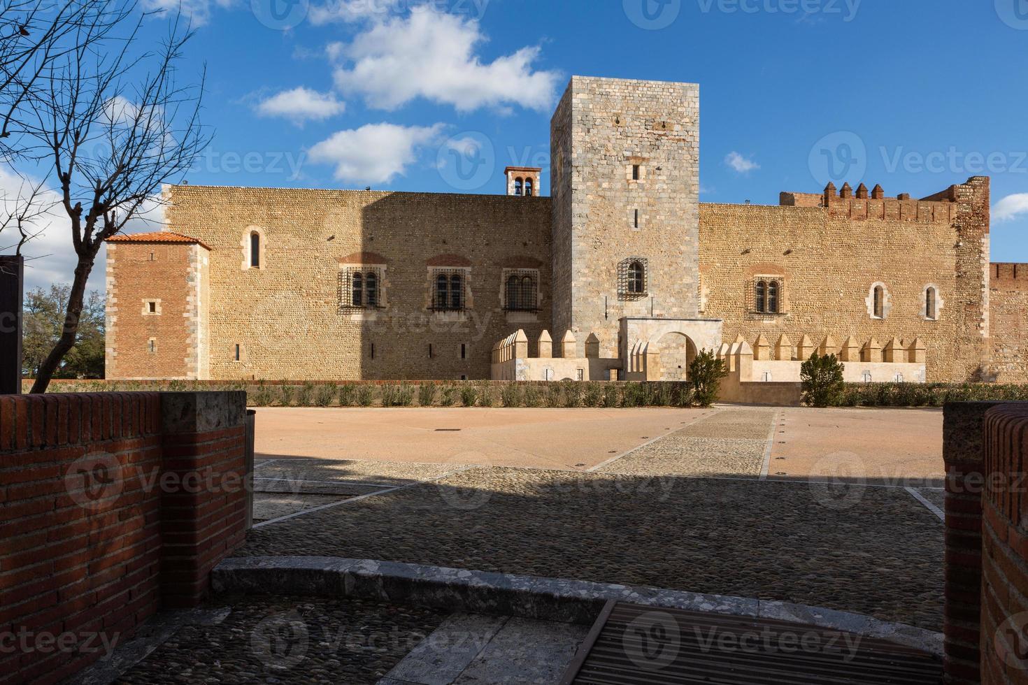 vues d'une petite ville du sud de la france photo