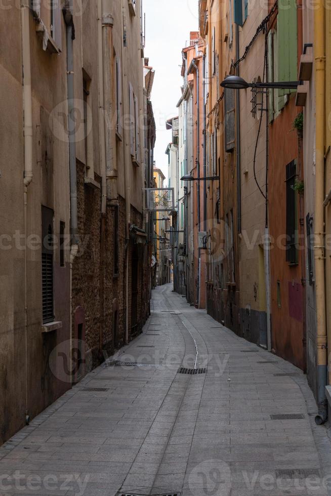 vues d'une petite ville du sud de la france photo