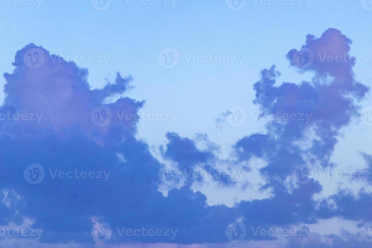 ciel bleu avec de beaux nuages aux beaux jours au mexique. photo