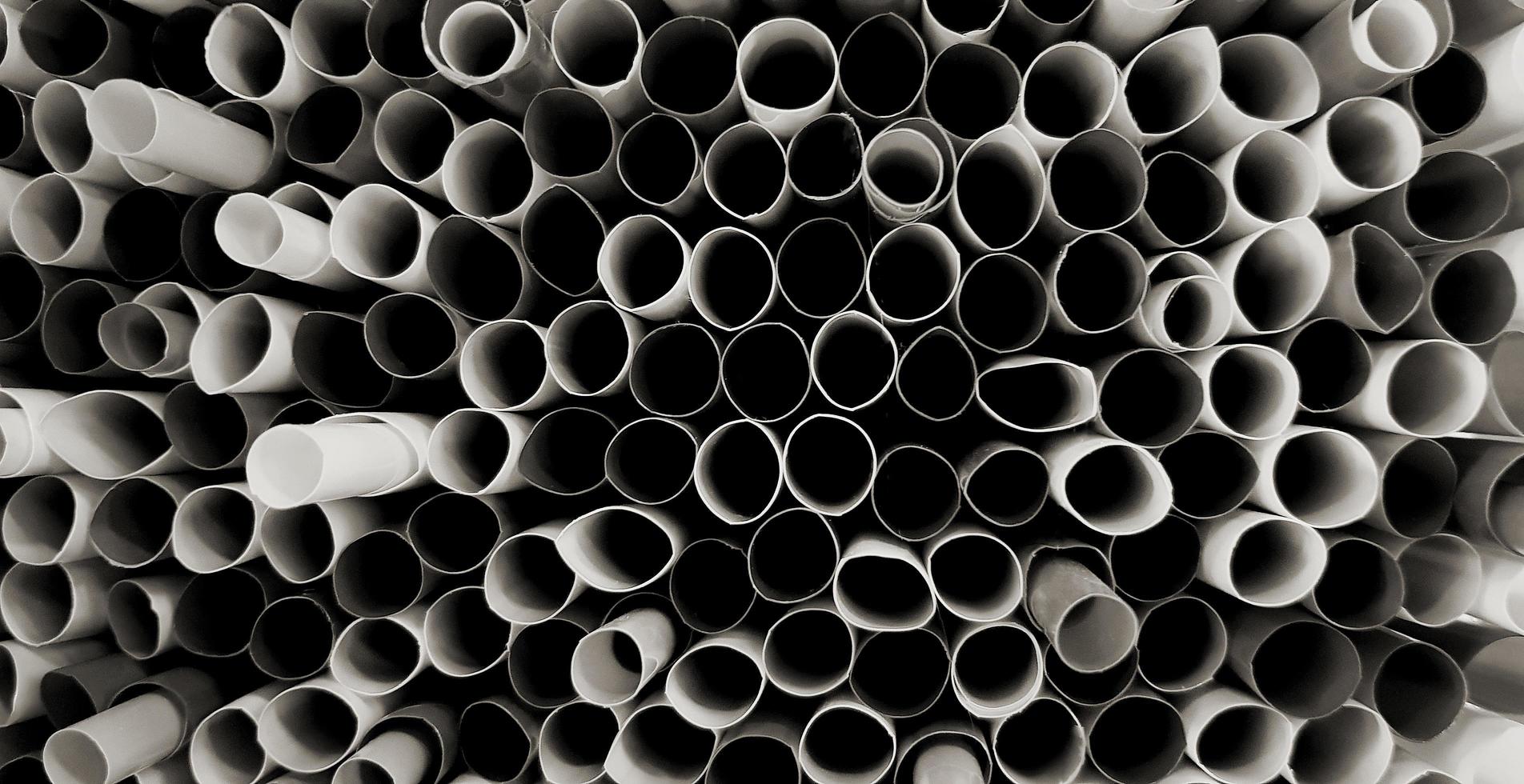 art de modèle de tube d'eau sombre pour fond noir et blanc ou monochrome. résumé du concept de fond d'écran d'objet ou de mur avec mise au point sélective. photo
