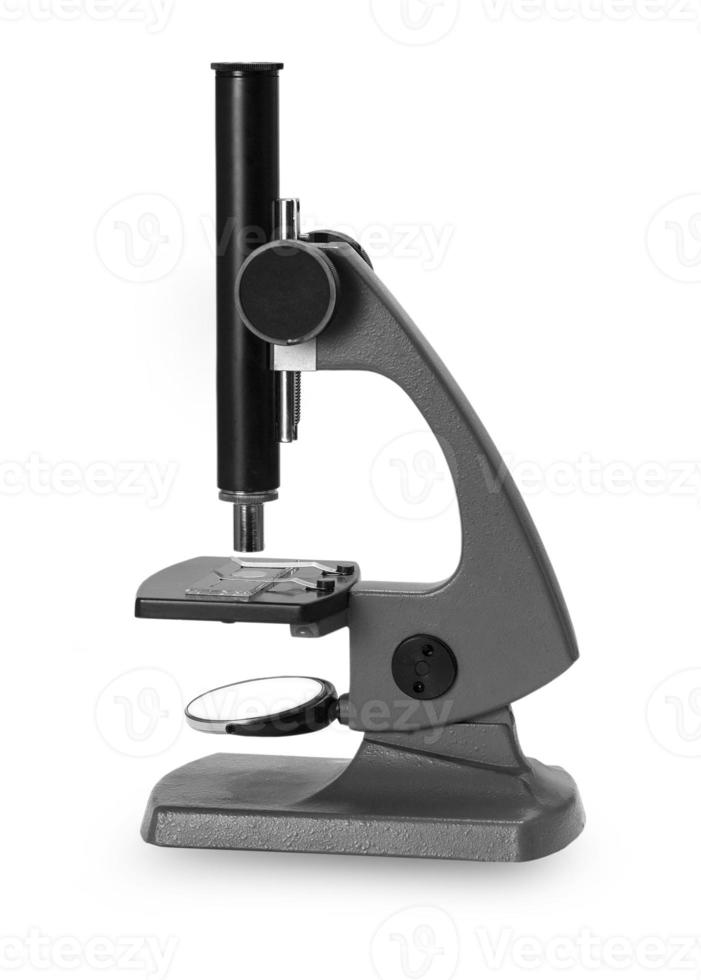 Ancien microscope sur fond blanc photo