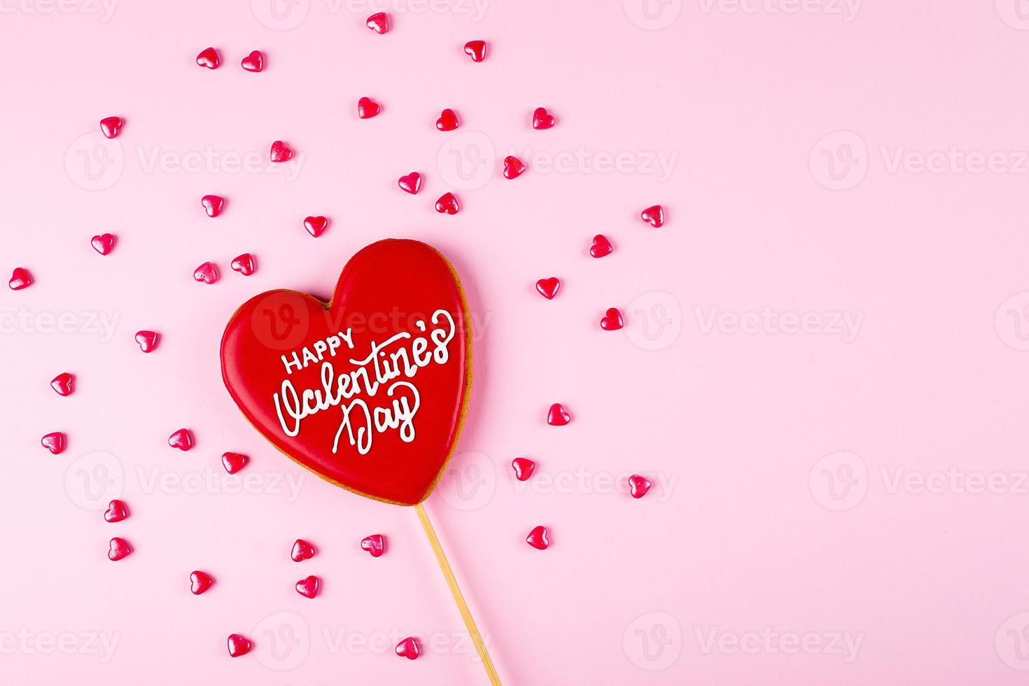 biscuits en forme de coeur pour la saint valentin. mise à plat, vue de dessus, espace de copie. carte de voeux. photo