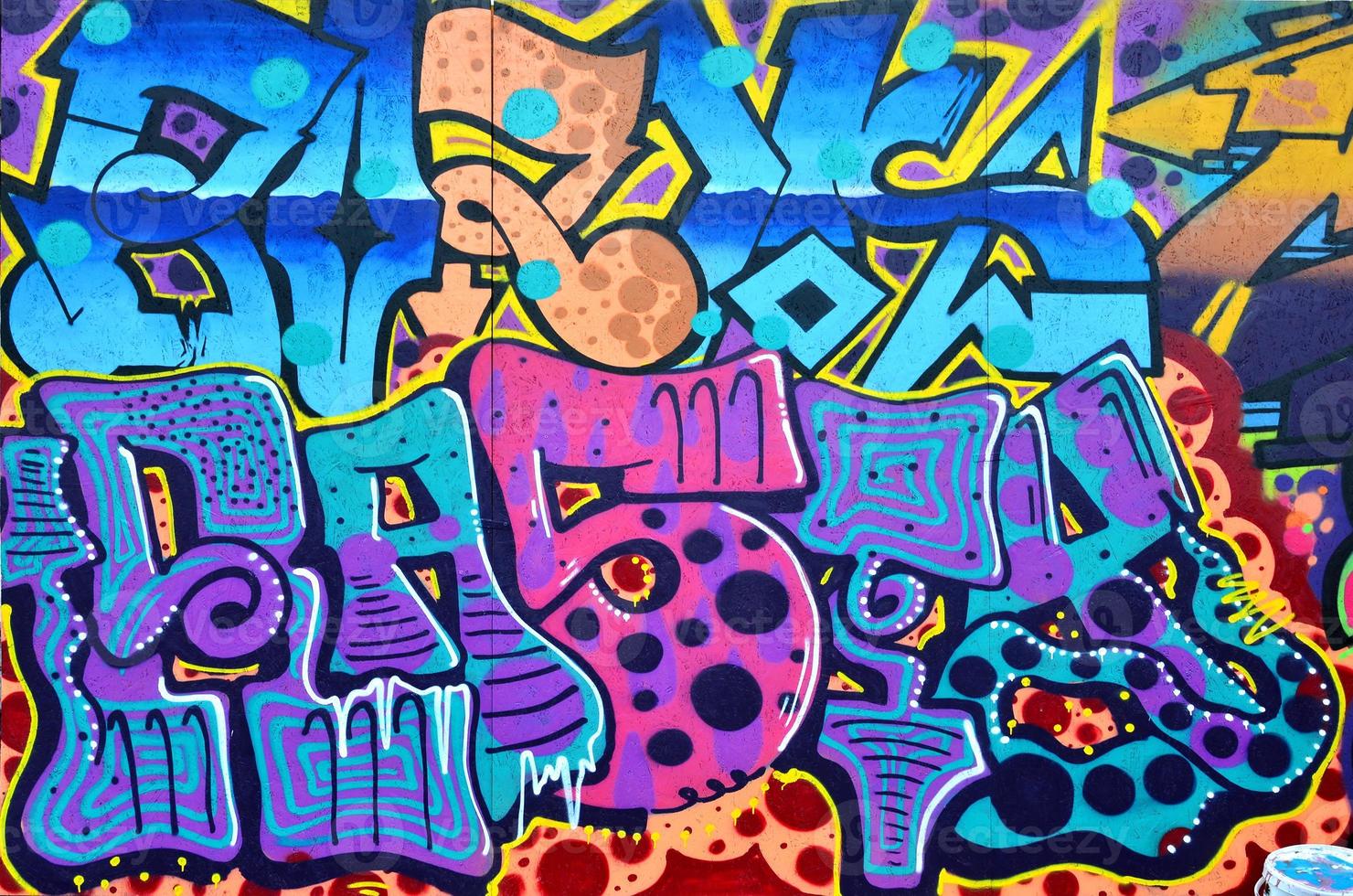 art sous terre. beau style de graffiti d'art de rue. le mur est orné de dessins abstraits de peinture maison. culture urbaine emblématique moderne des jeunes de la rue. image élégante abstraite sur le mur photo