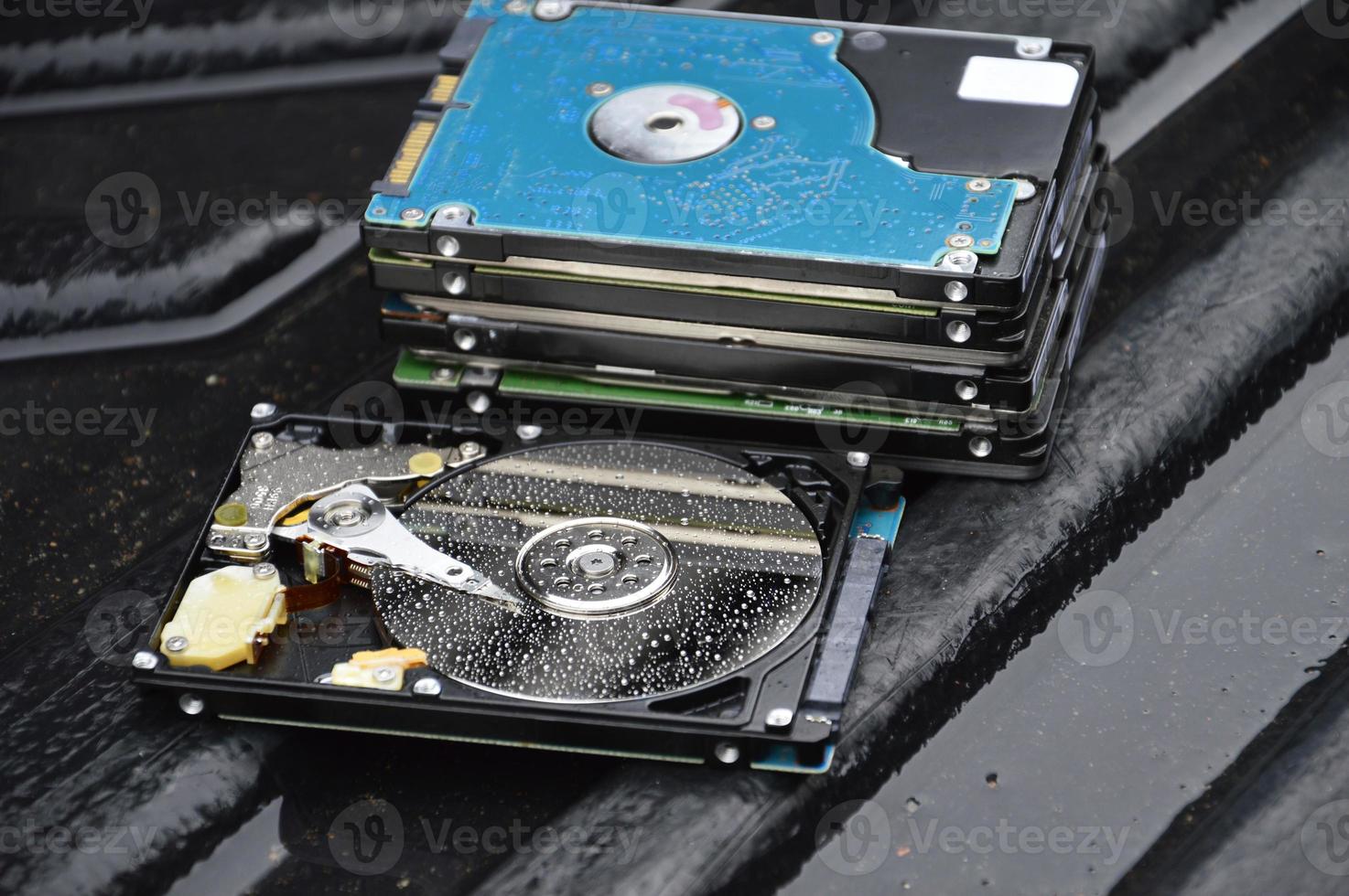 Les images de disque dur de type disque rotatif de 2,5 pouces sont encore couramment utilisées aujourd'hui. photo