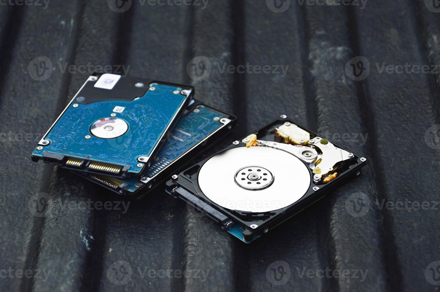 Les images de disque dur de type disque rotatif de 2,5 pouces sont encore couramment utilisées aujourd'hui. photo