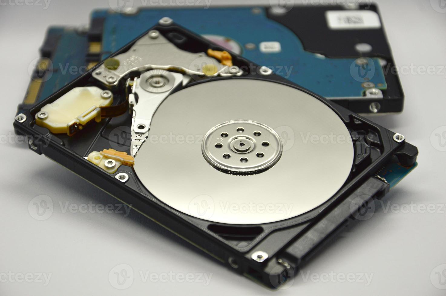 Les images de disque dur de type disque rotatif de 2,5 pouces sont encore couramment utilisées aujourd'hui. photo