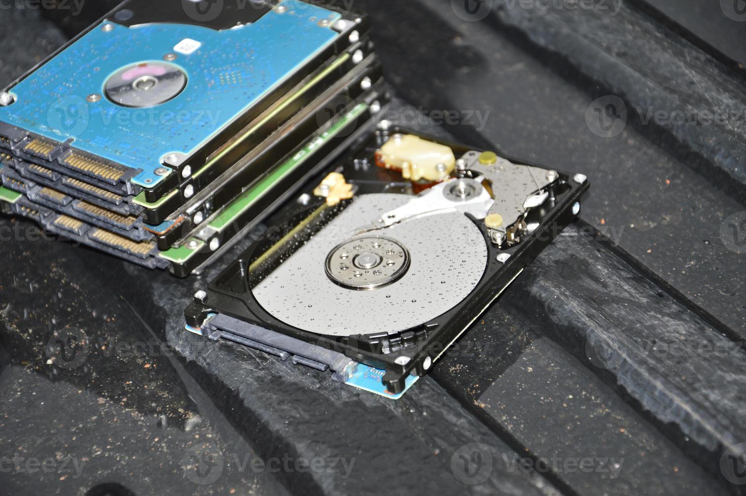 Les images de disque dur de type disque rotatif de 2,5 pouces sont encore couramment utilisées aujourd'hui. photo