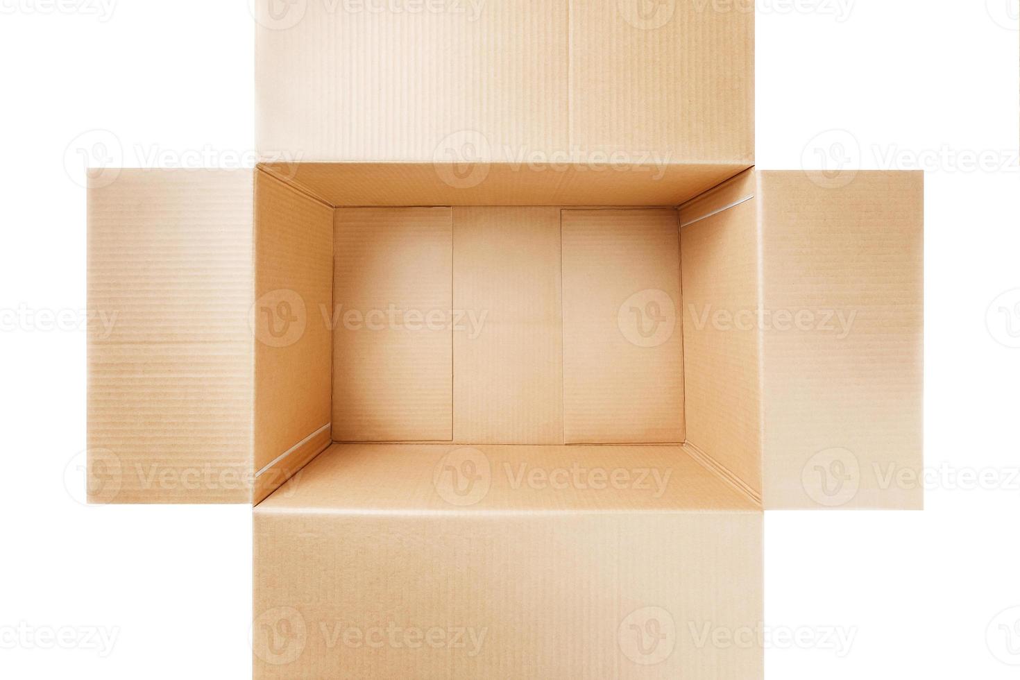 boîte en carton ouverte isolée sur fond blanc. vue de dessus. photo