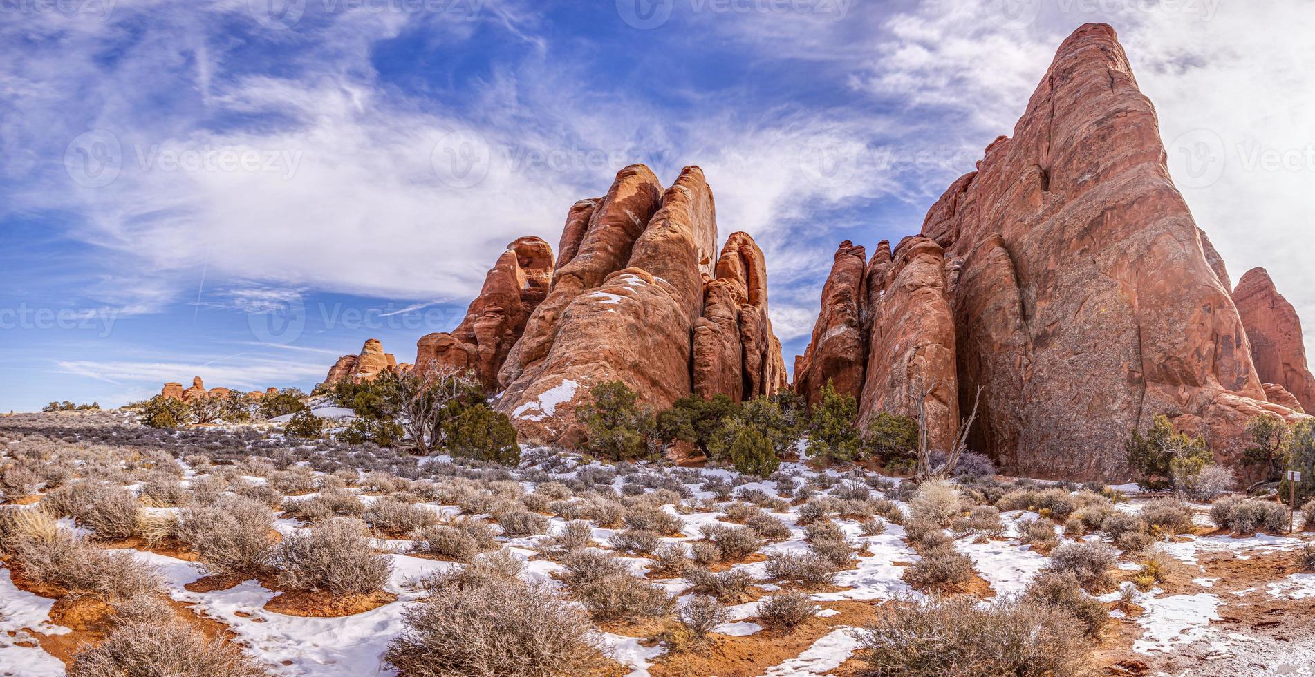 impressionnante formation rocheuse dans le parc national des arches dans l'utah photo