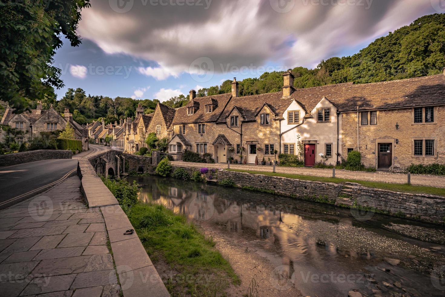 vieille ville des cotswolds de castle combe, angleterre. photo