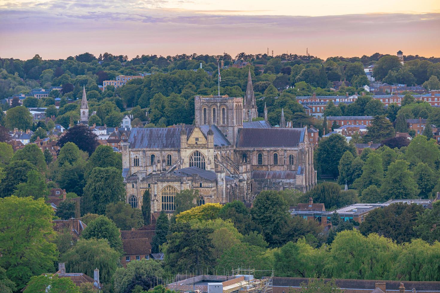 cathédrale majestueuse de la ville médiévale de winchester dans le wessex, en angleterre. photo