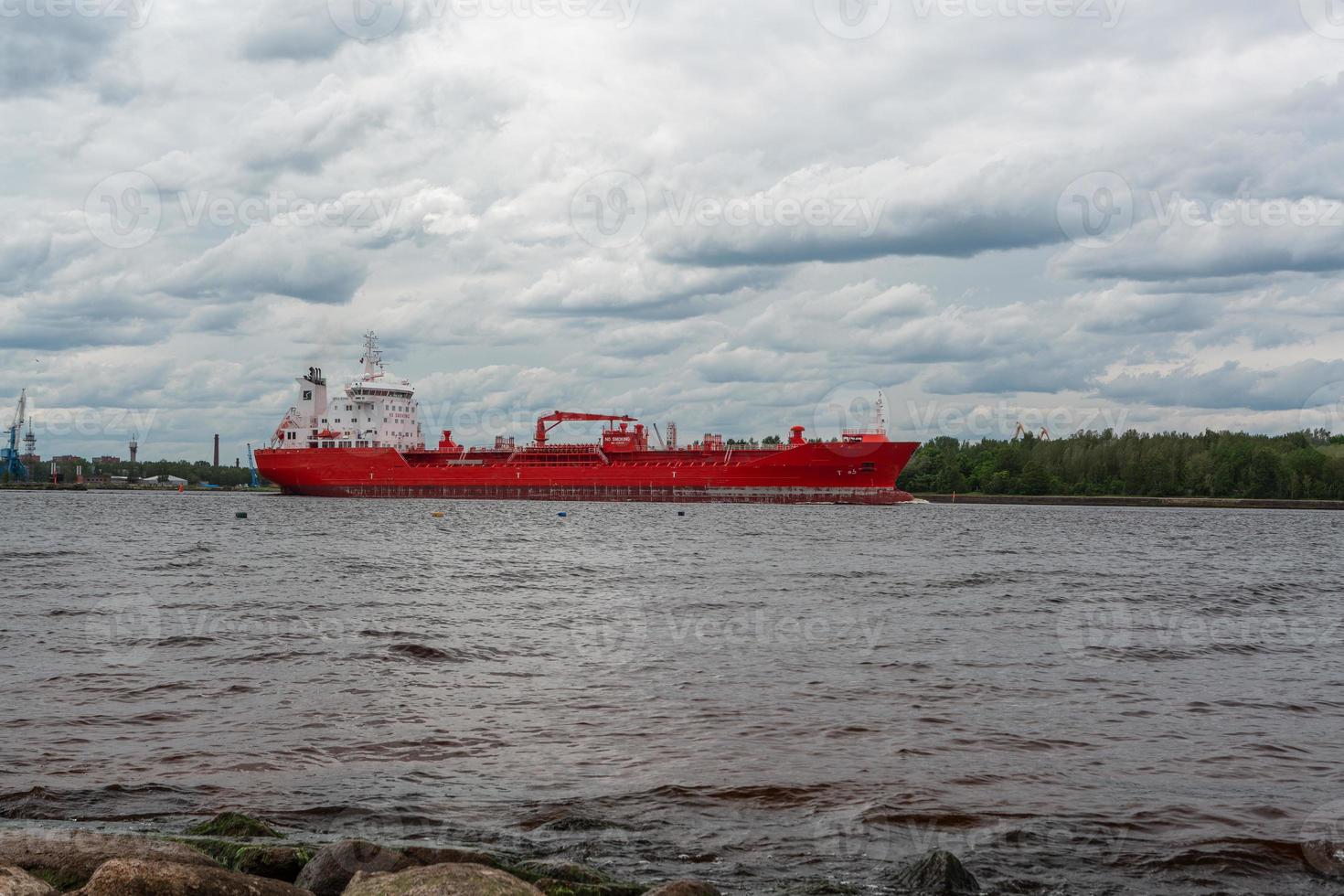 vue sur les environs de riga depuis daugava photo