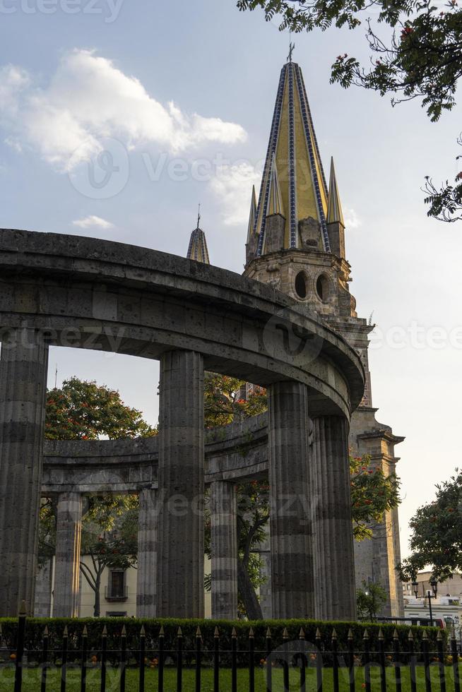 cathédrale de guadalajara au coucher du soleil, angle différent, mexique photo