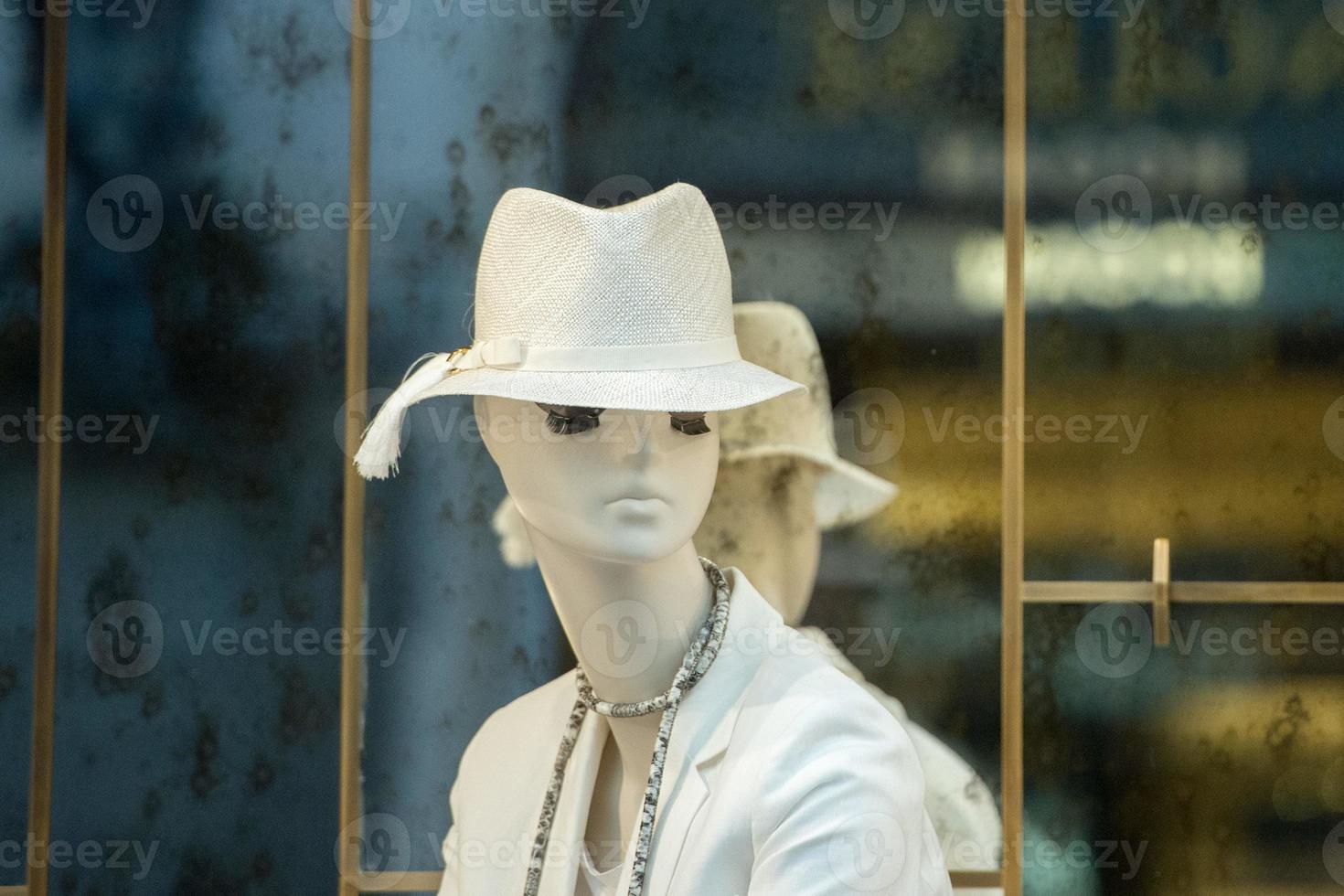 mannequin avec chapeau photo