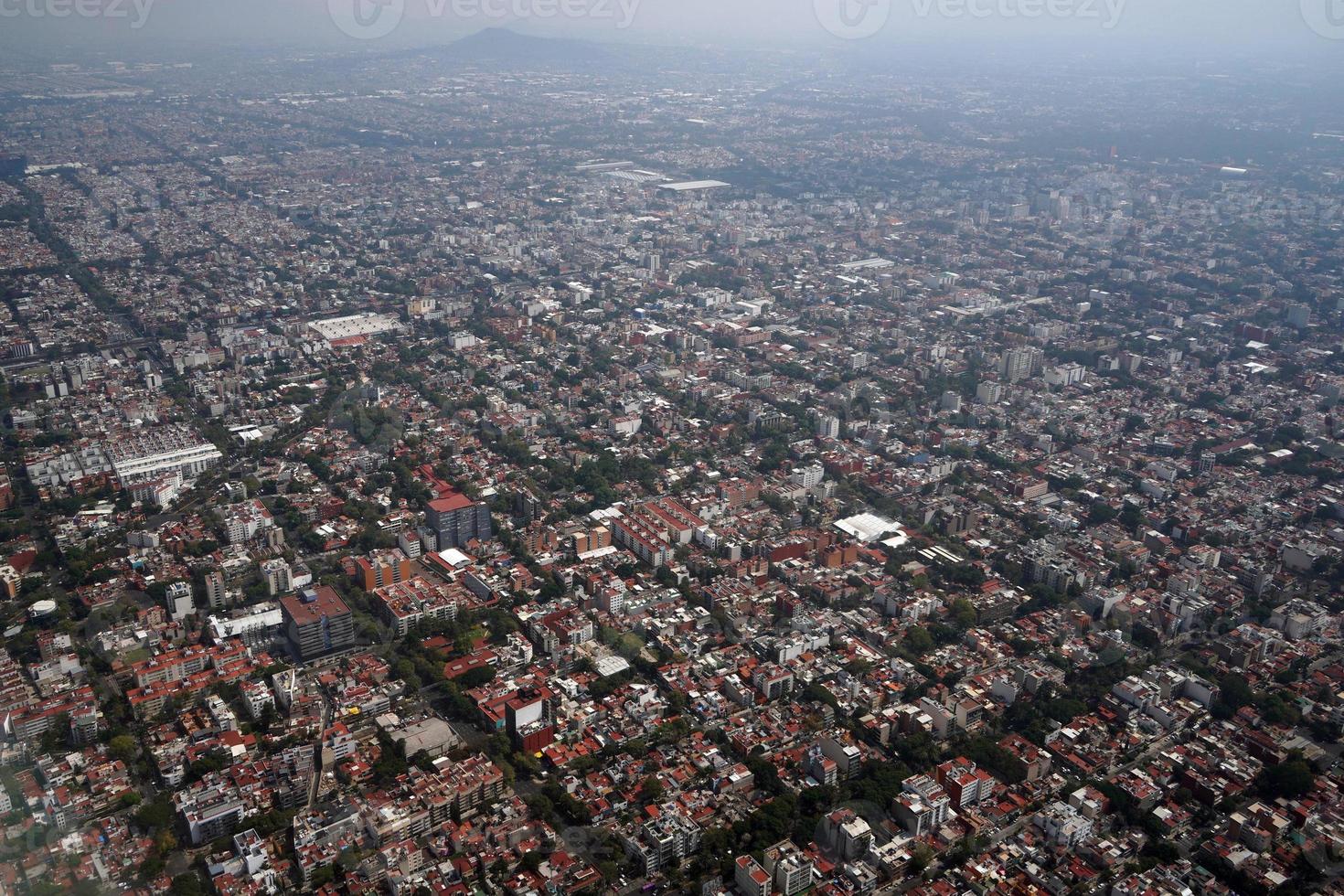 paysage de panorama aérien de la ville de mexico depuis un avion photo