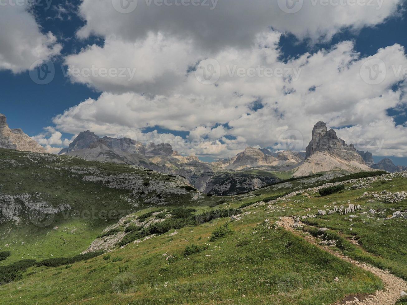 mont piana montagnes des dolomites chemins de la première guerre mondiale foxhole des tranchées photo