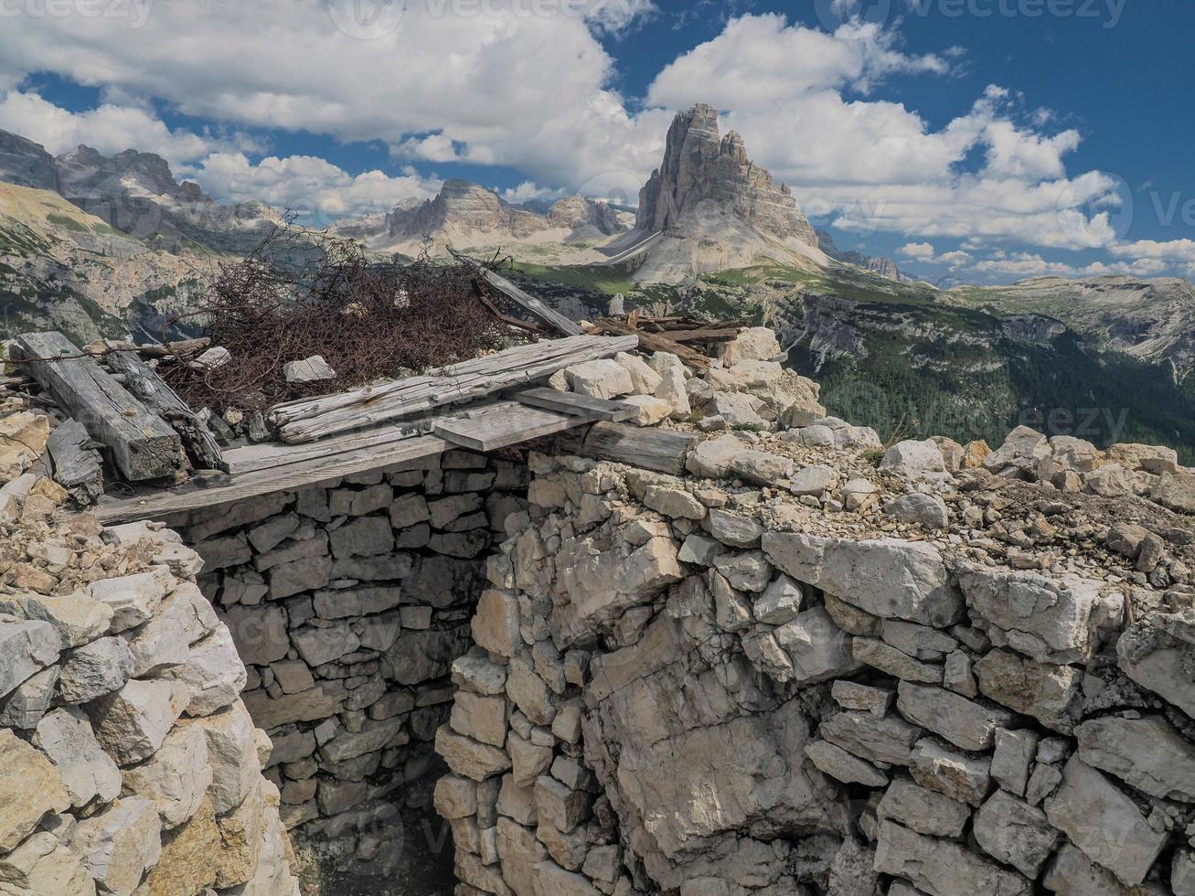 mont piana montagnes des dolomites chemins de la première guerre mondiale foxhole des tranchées photo