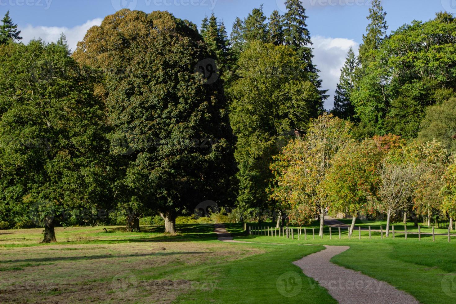 le jardin du château de glamis, à angus, en écosse. photo