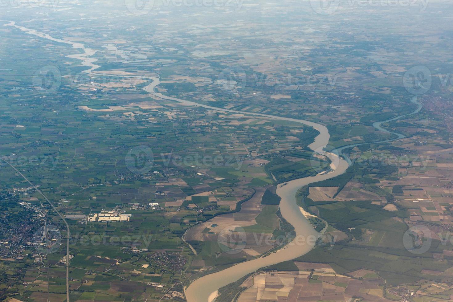 vue aérienne du fleuve po photo