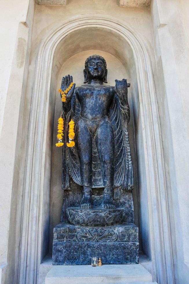 Statue bouddhiste à Lampang, Thaïlande photo