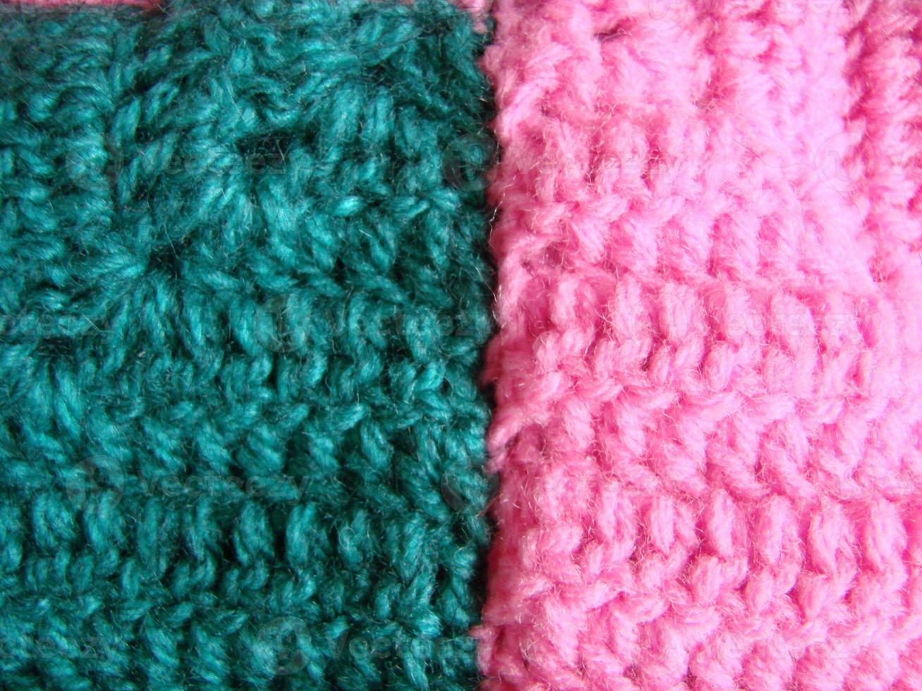 texture au crochet, motif de carrés colorés. carrés de tricot au crochet photo