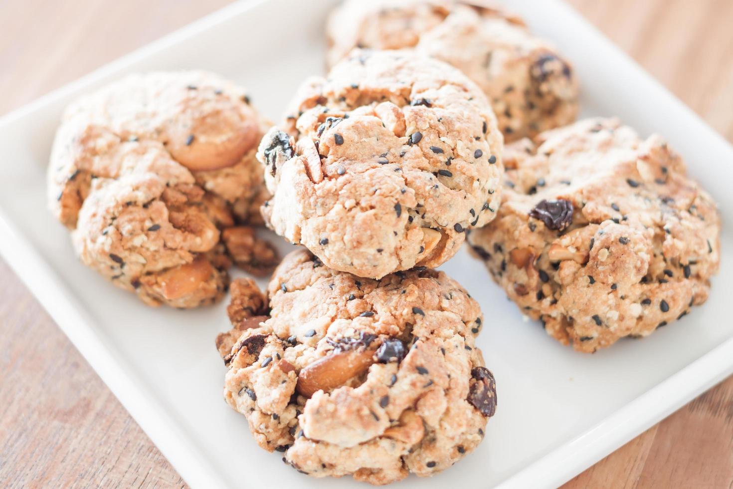 gros plan, de, biscuits, sur, a, plaque blanche photo