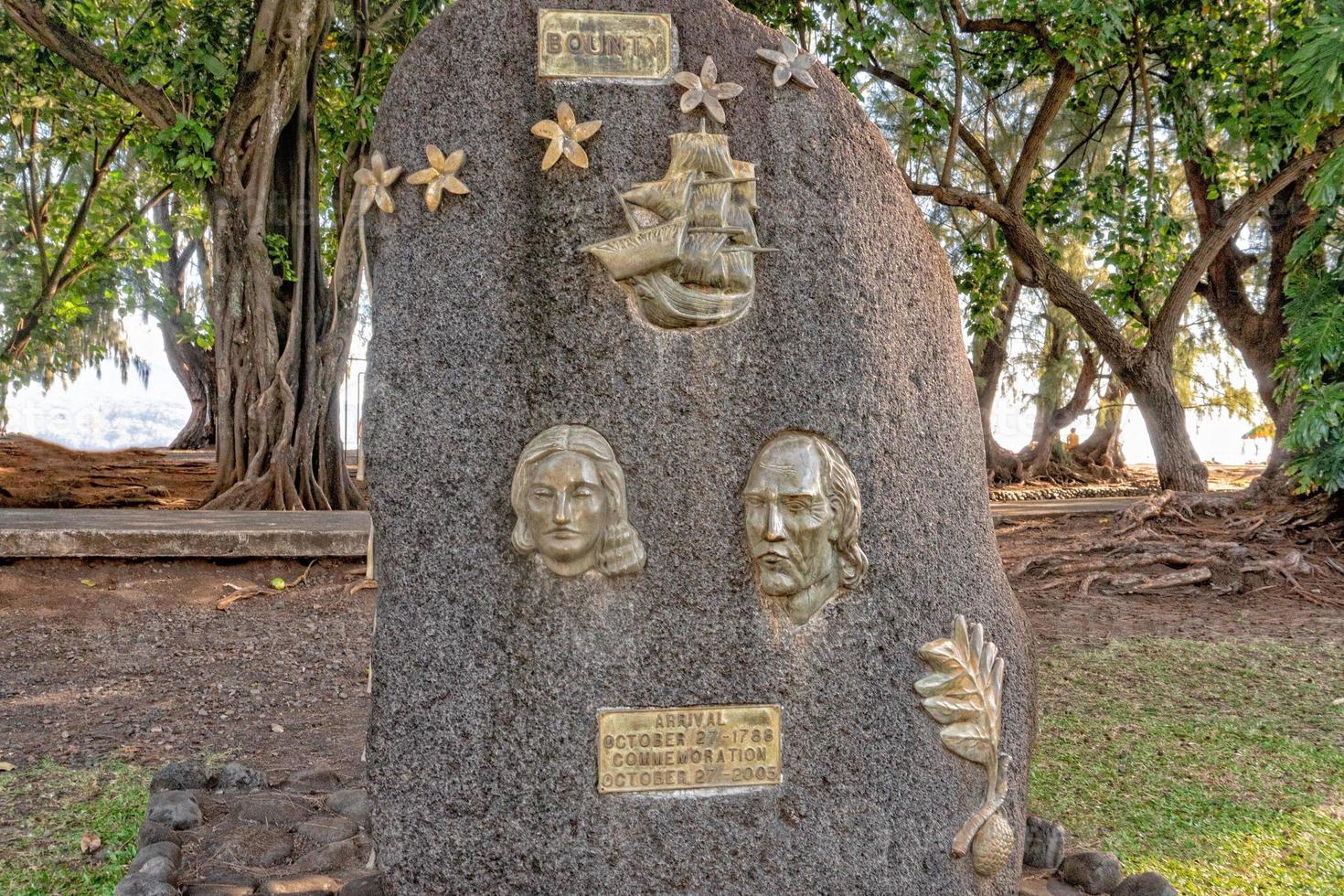 hms bounty memorial à tahiti point de vénus photo