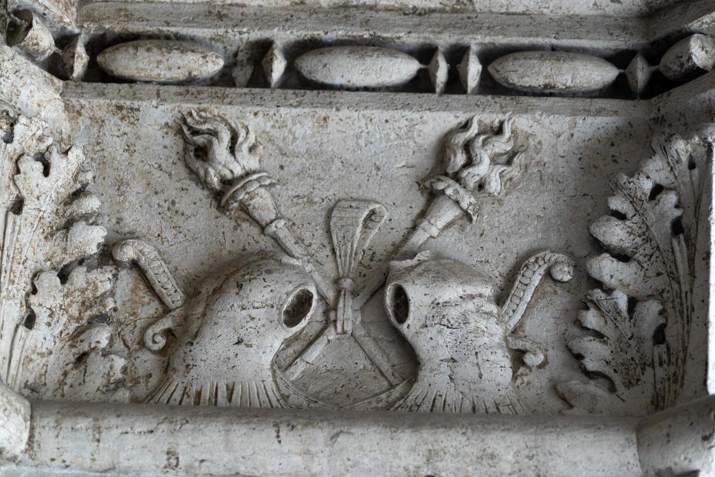 Venise, Italie - 15 septembre 2019 - doge palais ducal capitale de la colonne détail sculpture en bordure photo