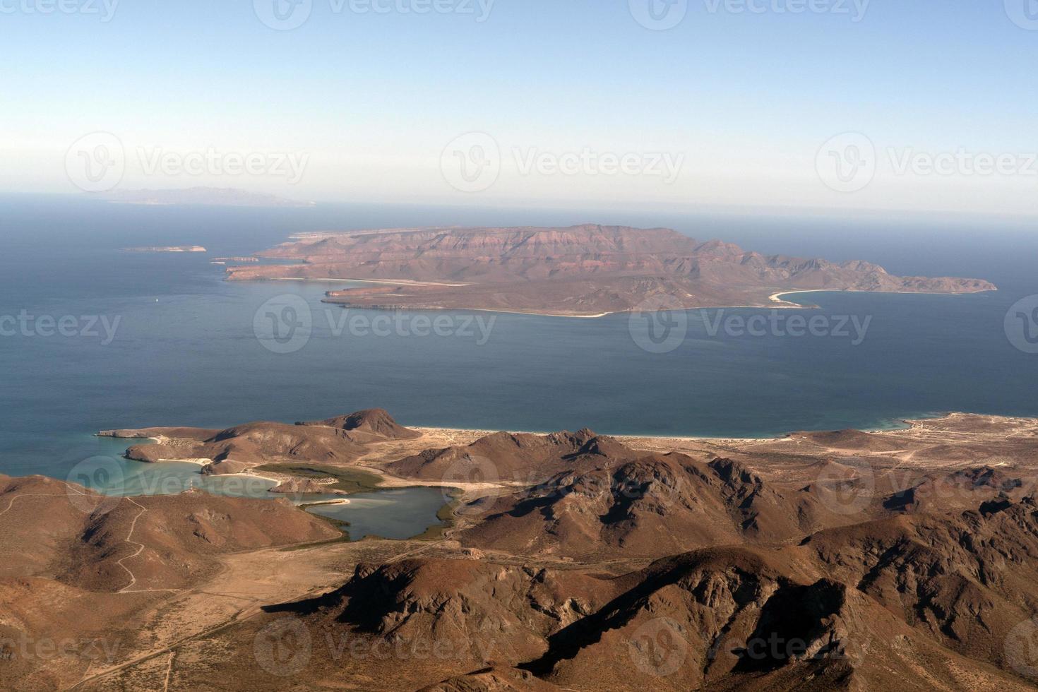 la paz balandra et autre plage mexique baja california sur depuis le panorama de l'avion photo