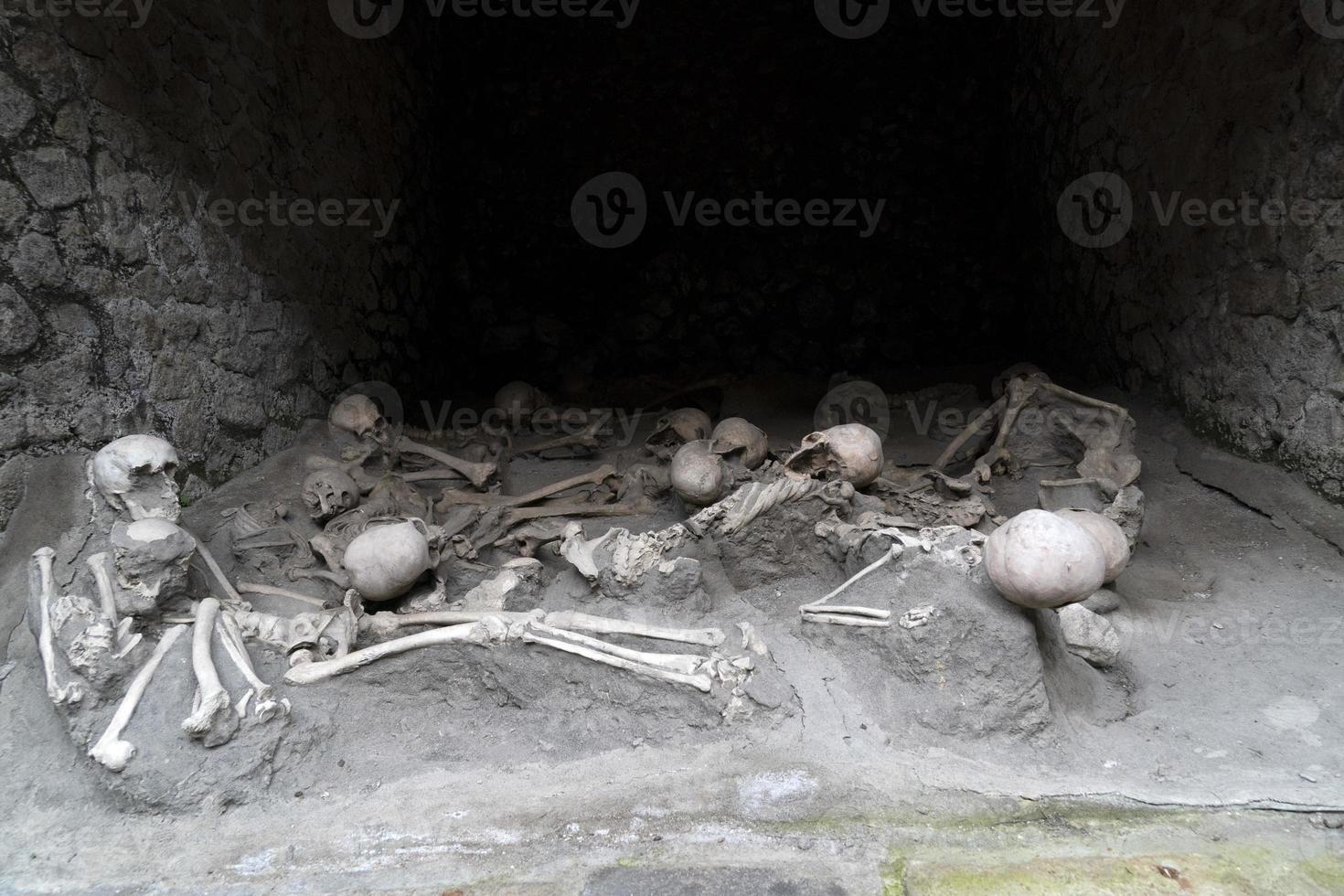 ercolano herculanum fugitifs squelettes sur la plage photo