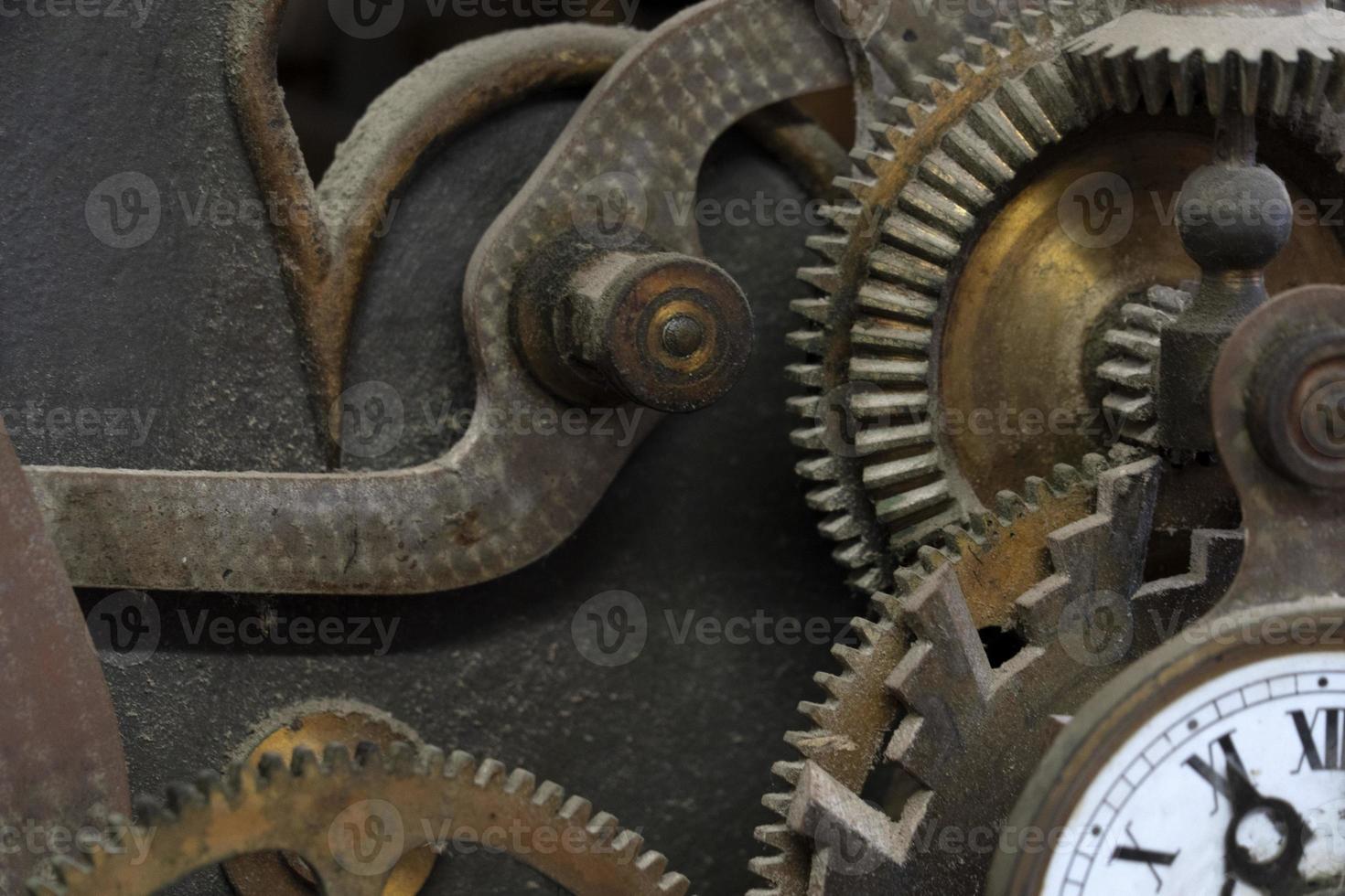 détail du mécanisme de l'horloge de la vieille tour antique photo