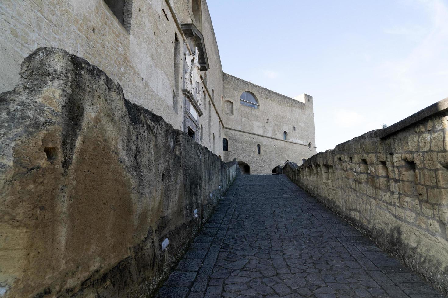 naples, italie - 30 janvier 2020 - vue sur le château saint elme photo