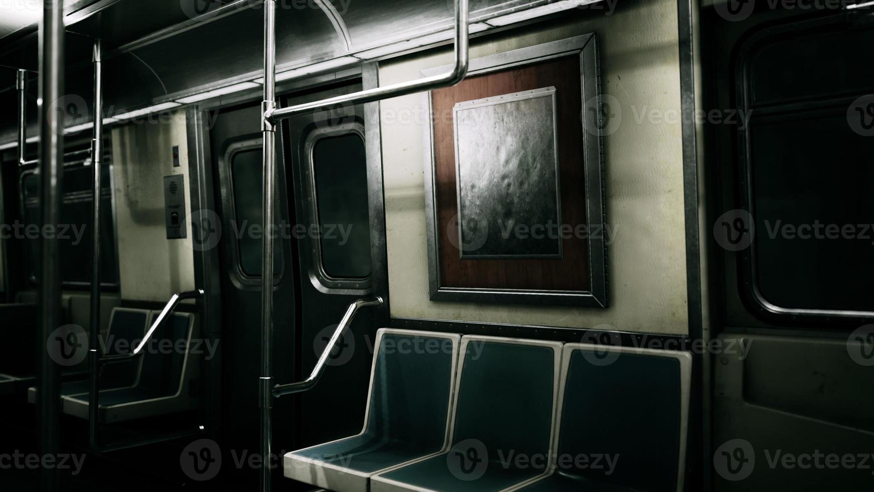 wagon de métro vide utilisant le système de transport en commun de la ville de new york photo