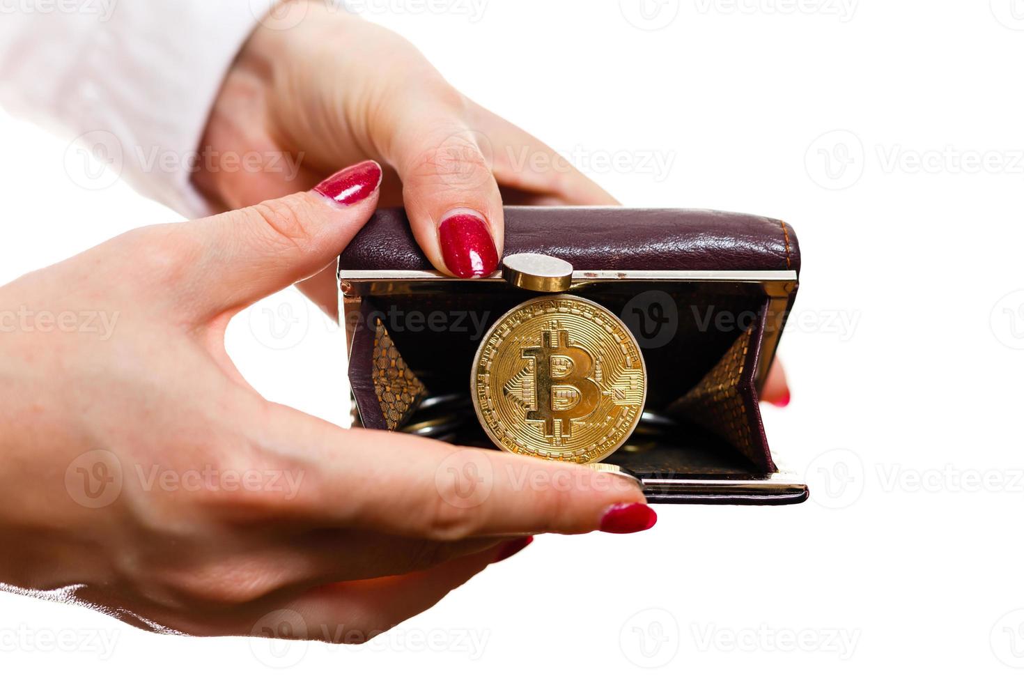 bitcoin bitcoin avec dollar sur sac à main isolé fond blanc photo