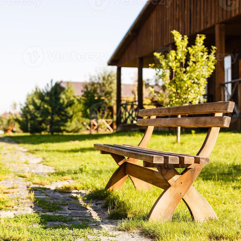 banc de jardin sur un parc photo