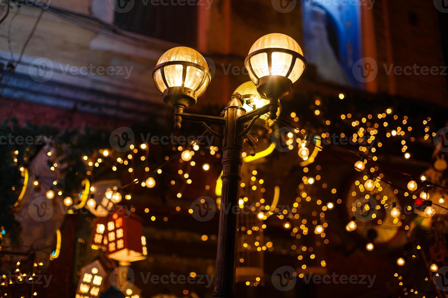 Décoration De Nuit Avec L'ampoule Photo stock - Image du couleur, maison:  107864236