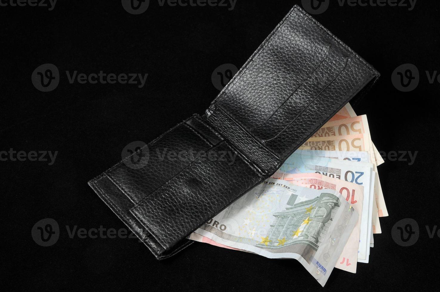 portefeuille avec monnaie euro photo