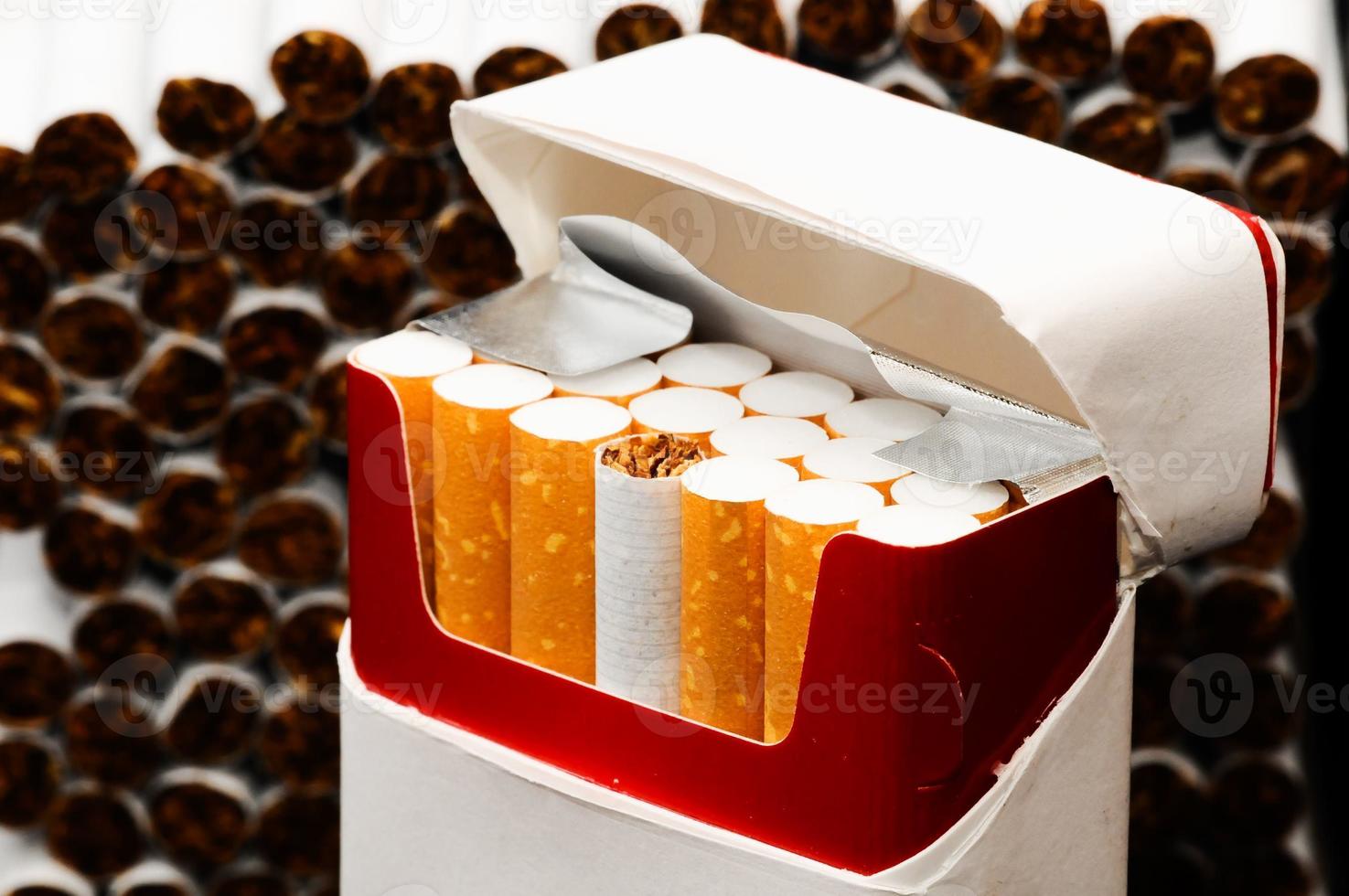 concept de l'industrie du tabac avec des cigarettes photo