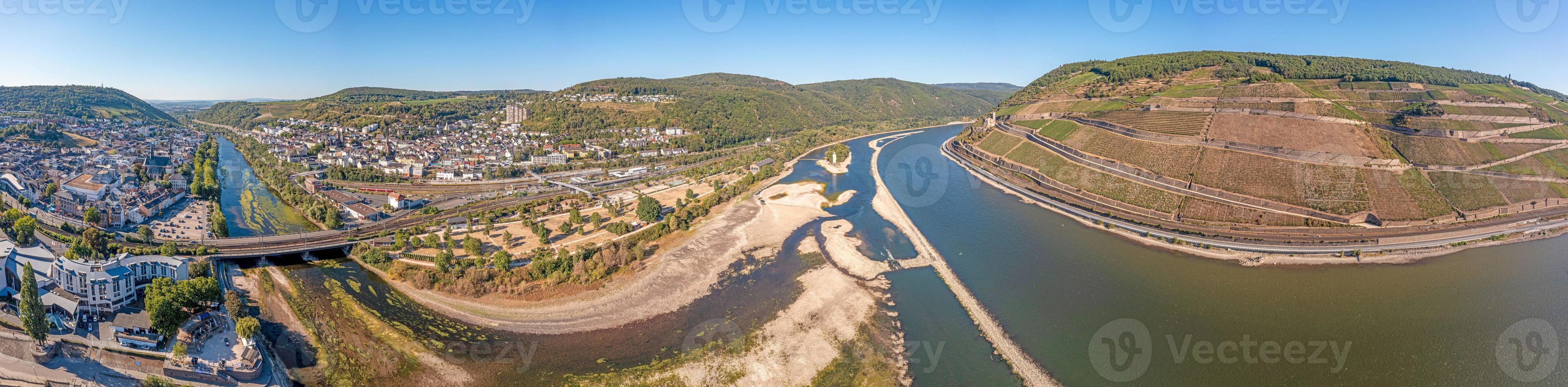 image de drone de l'estuaire de la nahe avec la rivière nahe presque asséchée photo