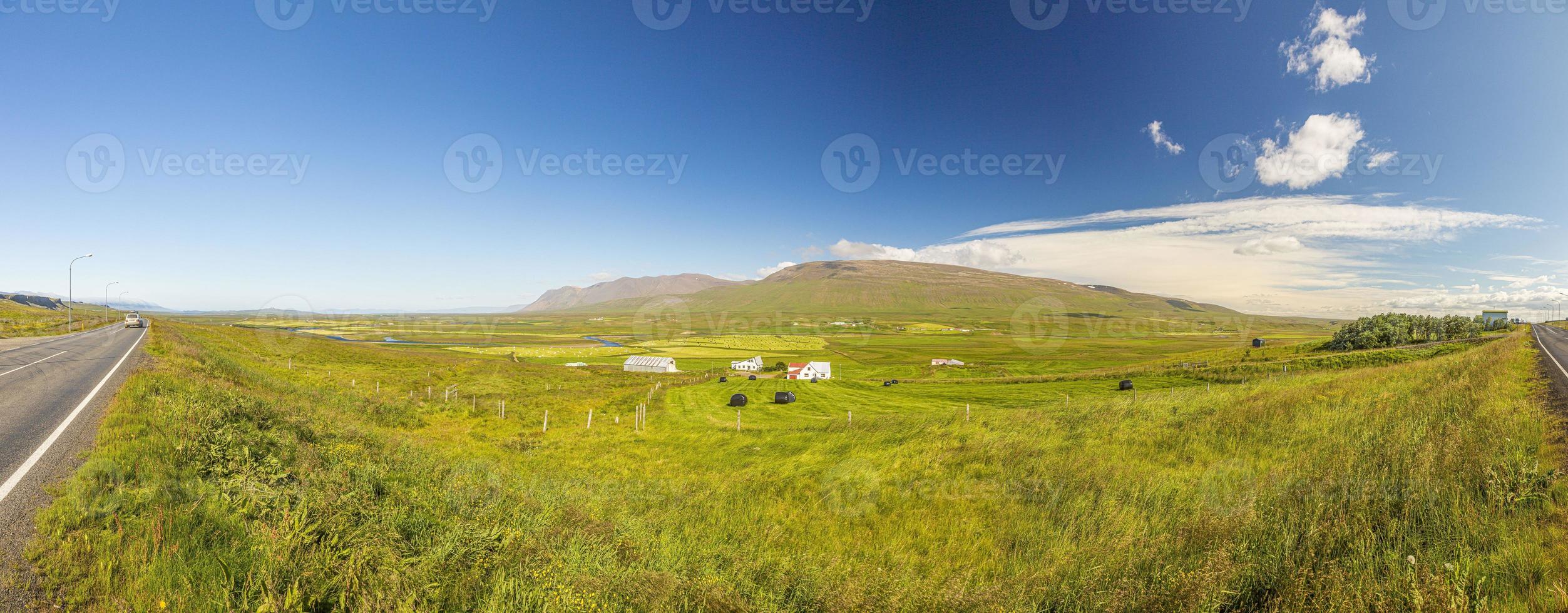 image panoramique sur un paysage ouvert dans le nord de l'islande photo