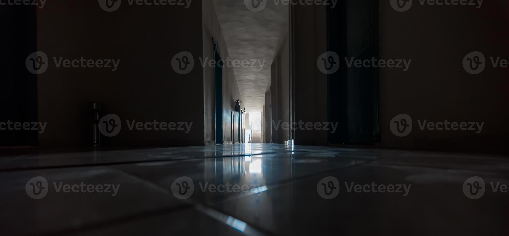 bureau abandonné vide sans personne pendant le verrouillage photo