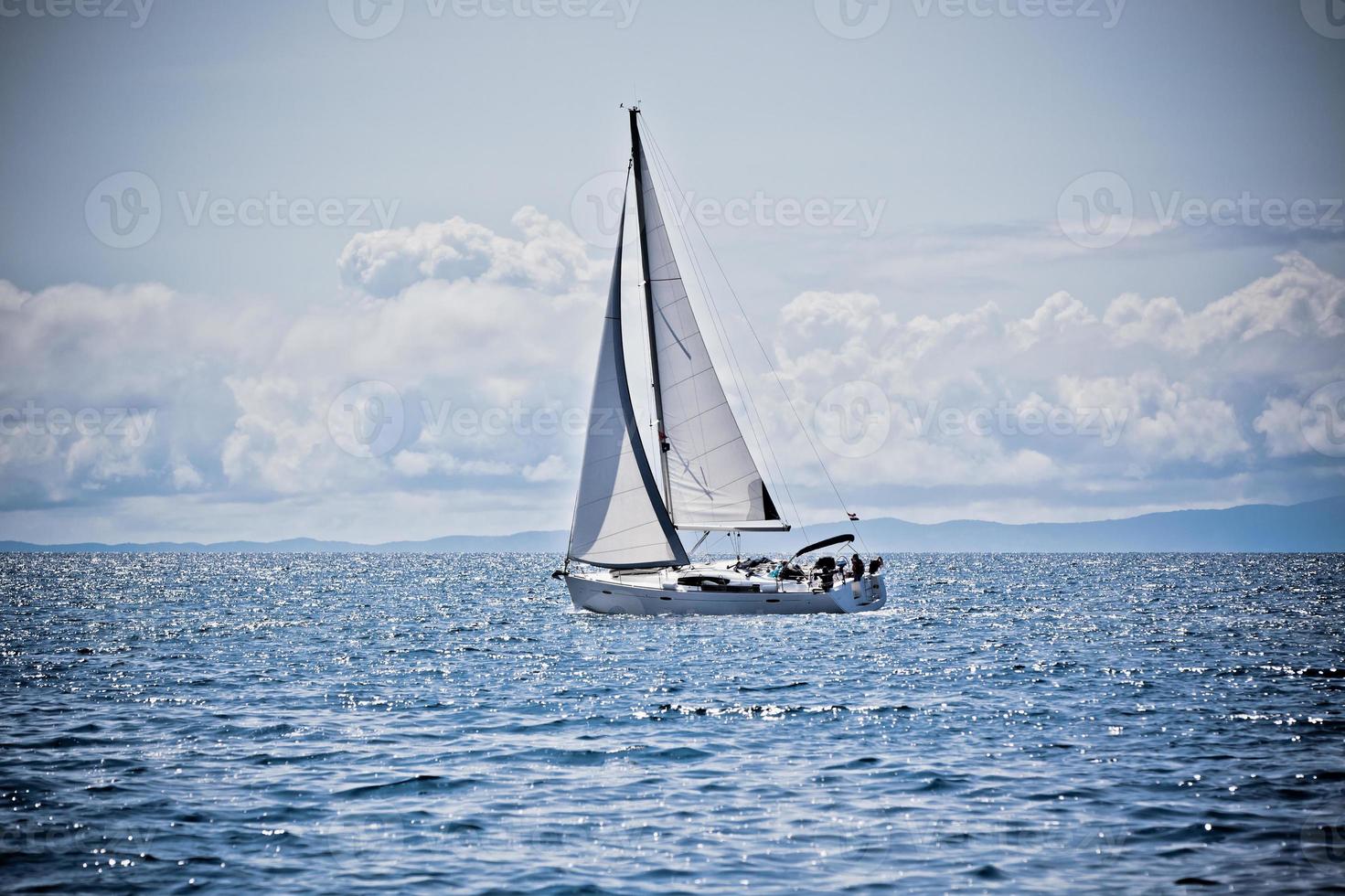 yacht de plaisance en mer adriatique photo