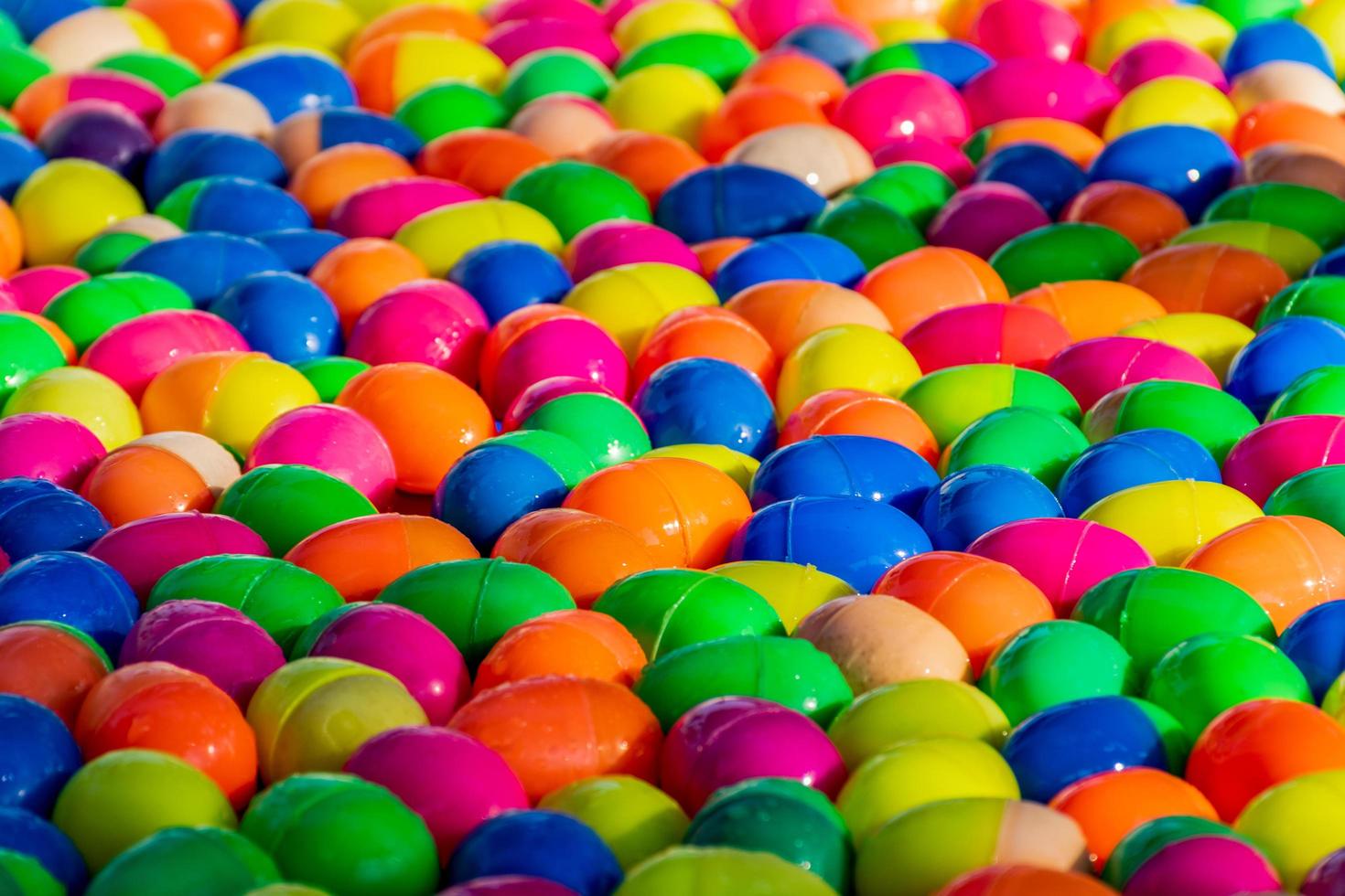 boule d'oeuf porte-bonheur colorée pour le jeu de tirage au sort photo