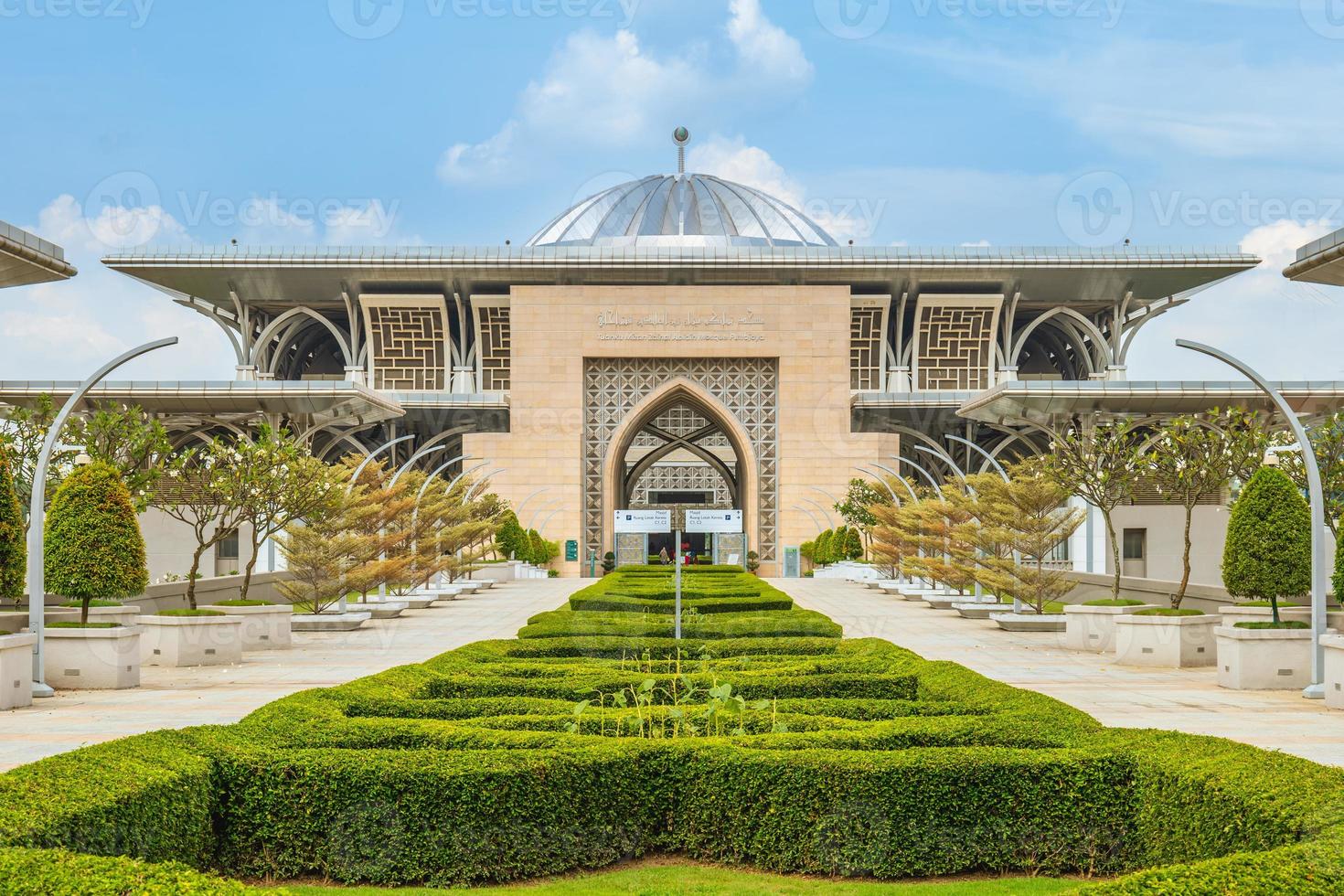 Masjid tuanku mizan zainal abidin à la ville de putrajaya, malaisie photo