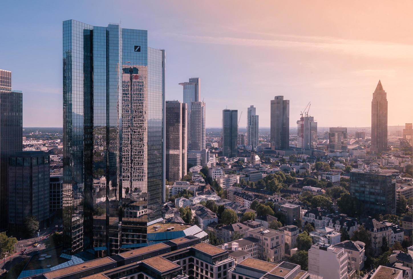 bâtiments de la ville pendant la journée photo