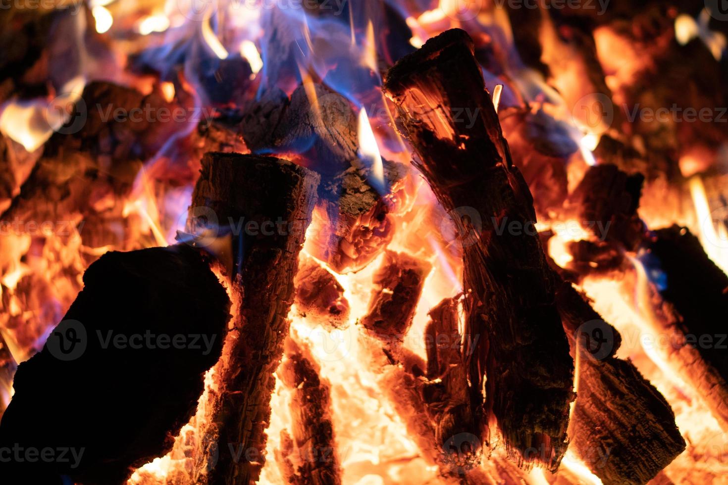 photo en gros plan d'un feu brûlant