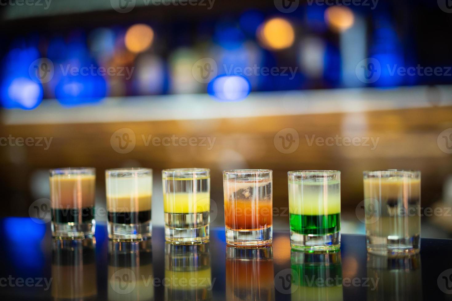 shots alcoolisés au bar photo