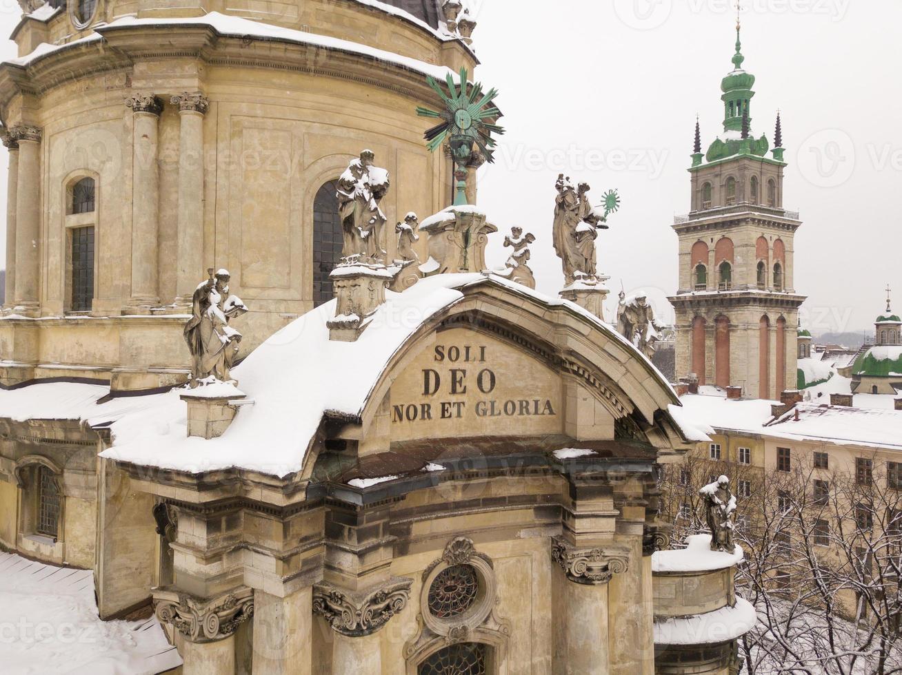 Ukraine, centre-ville de Lviv, architecture ancienne, photo de drone, vue à vol d'oiseau en hiver